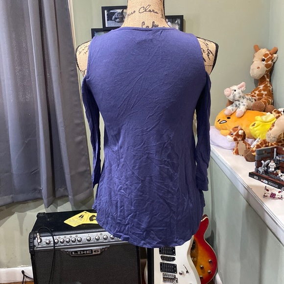 Cold shoulder top - Picture 2 of 4